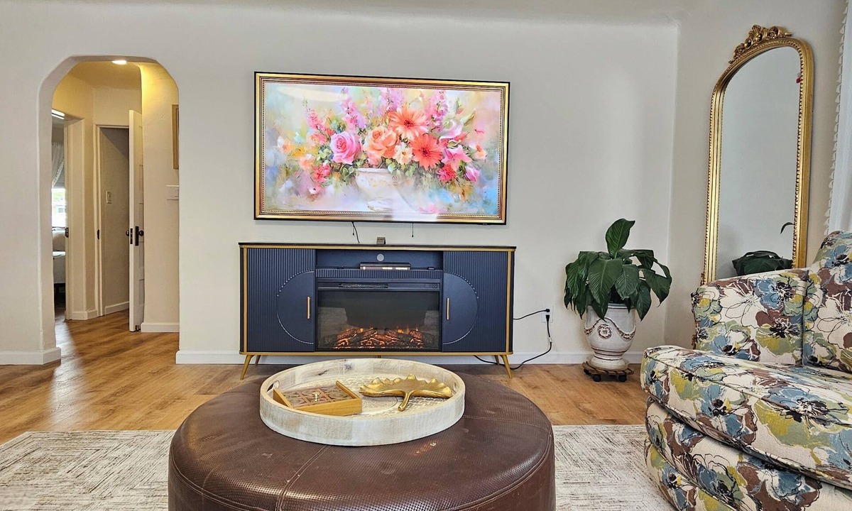 Mesilla Park House | Step into your newly renovated two-bed, one-bath haven located in Mesilla Park.