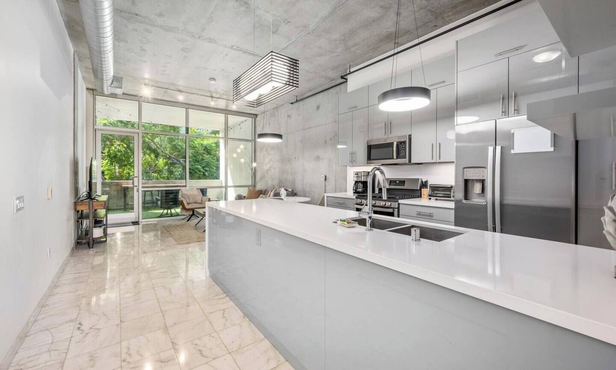 East Village House | Step out to the best San Diego