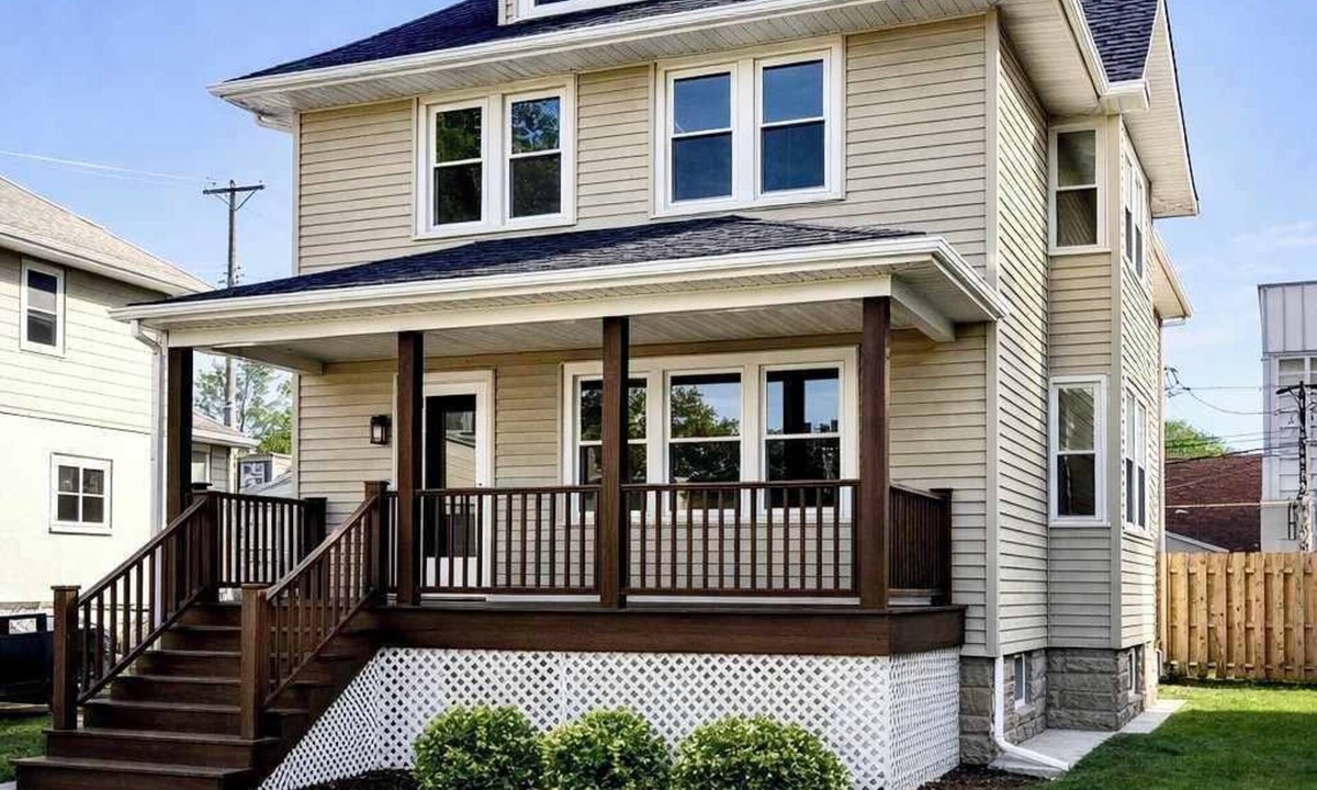 Forest Park House | Step Outside to Shops and Restaurants