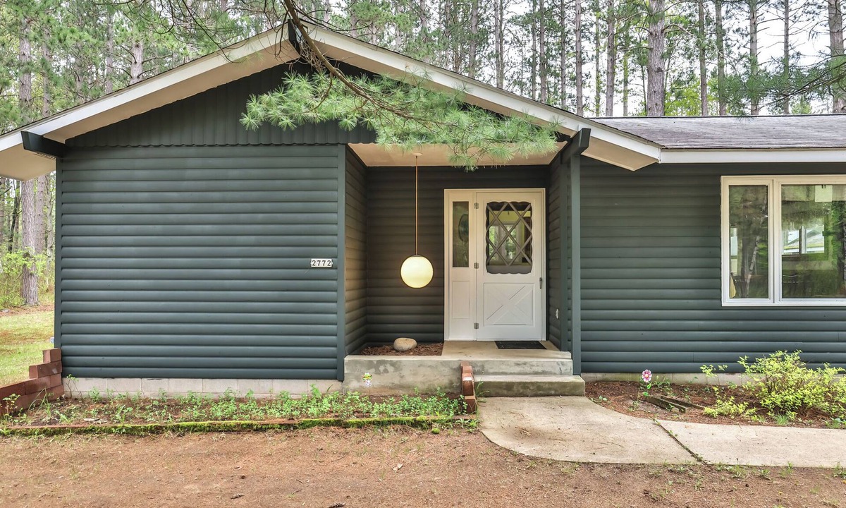 Sayner House | Stepaway Vacation Rentals- Conifer Cabin