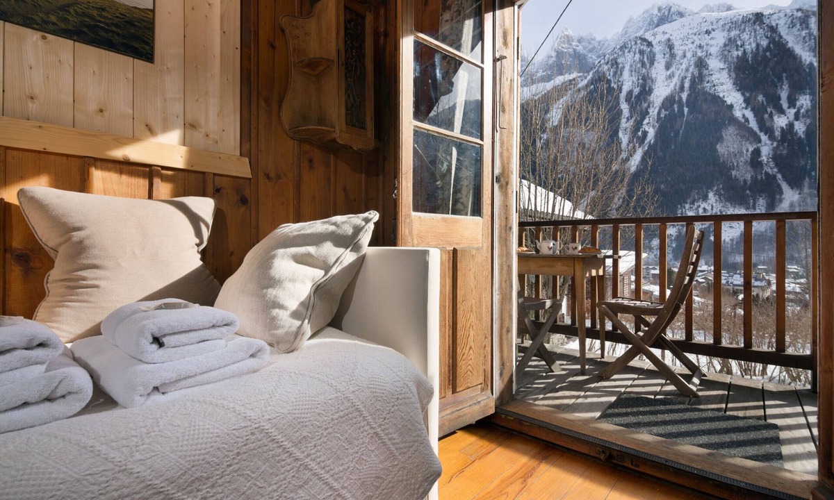 Chamonix City Centre Cabin | Stephen's Mazot, central Chamonix