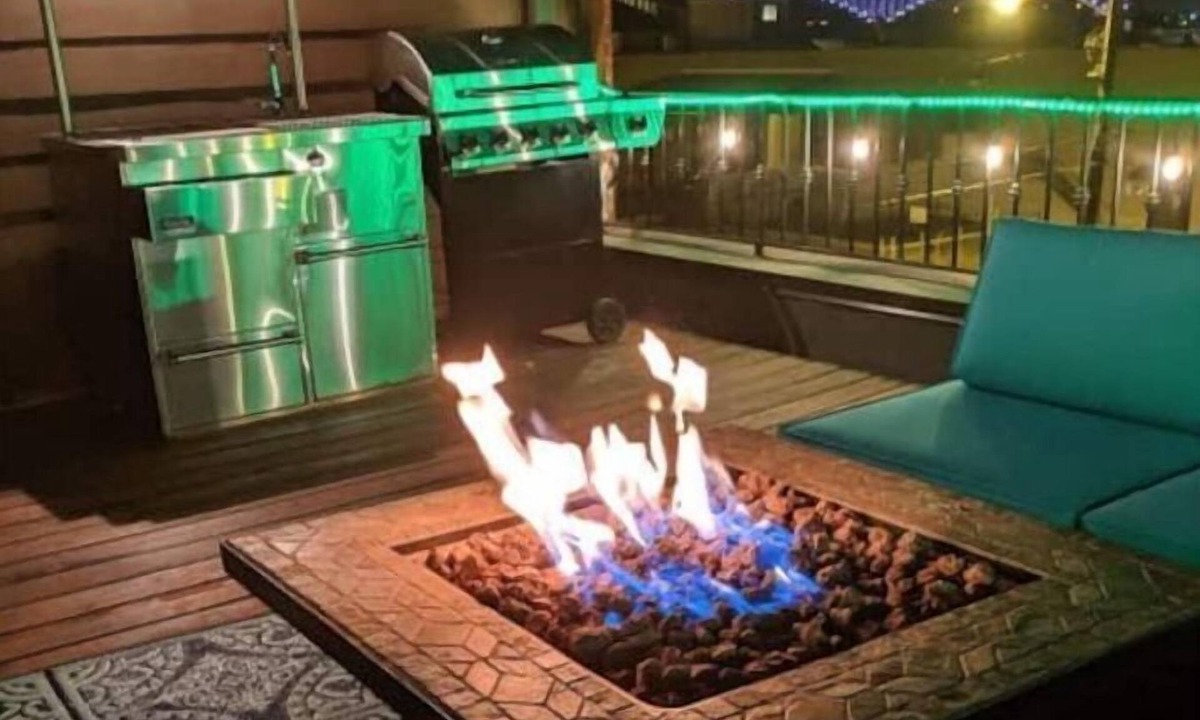 Downtown Memphis House | Steps 2 Nightlife Rooftop Deck View Private Garage