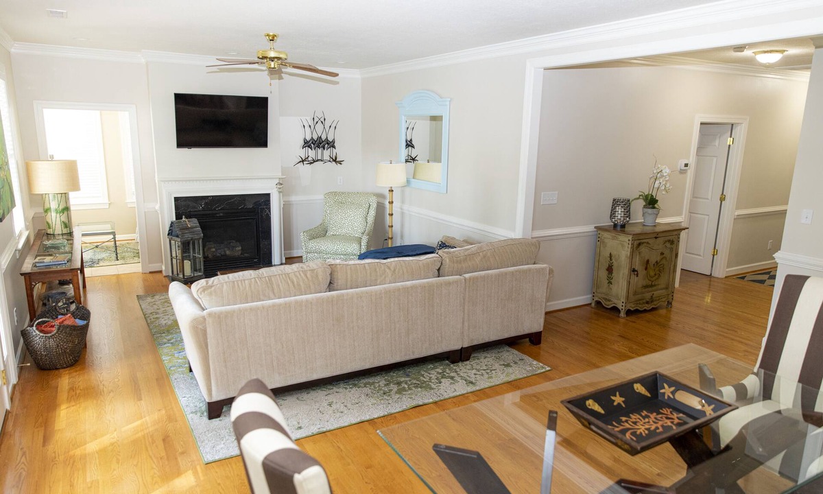 Gloucester Point House | Steps away from Gloucester Marina & Restaurant