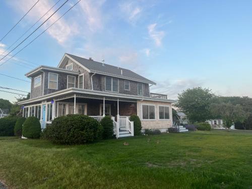 West Yarmouth House | Steps away from Lewis Bay