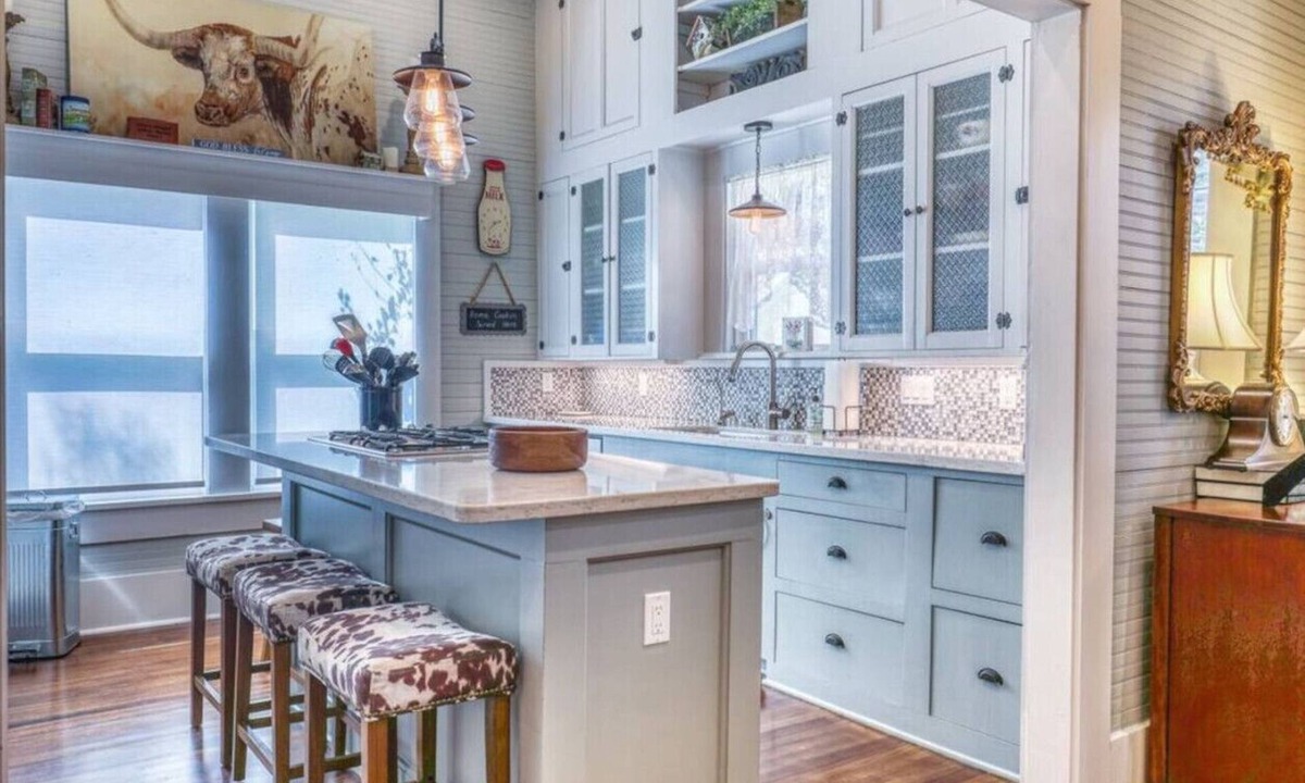 La Grange House | Steps away from the sweet LaGrange downtown square