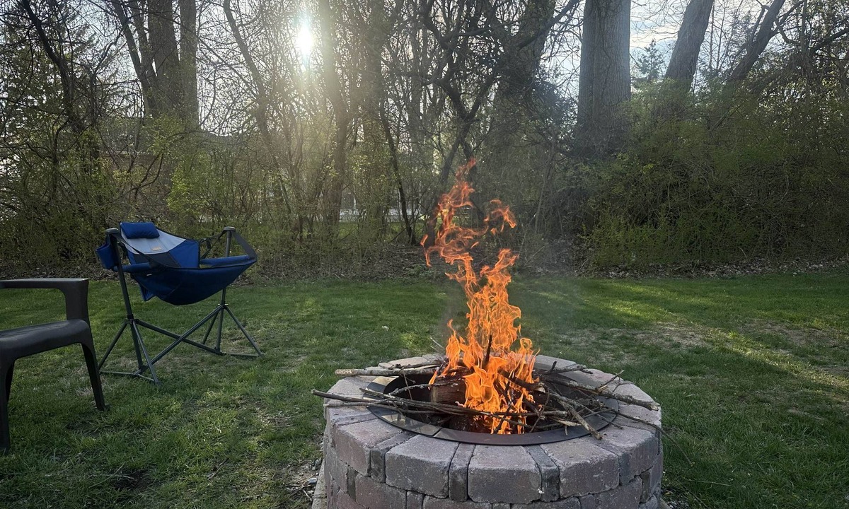 South Haven Cottage | Steps from 1st St Beach, Large Yard, Firepit