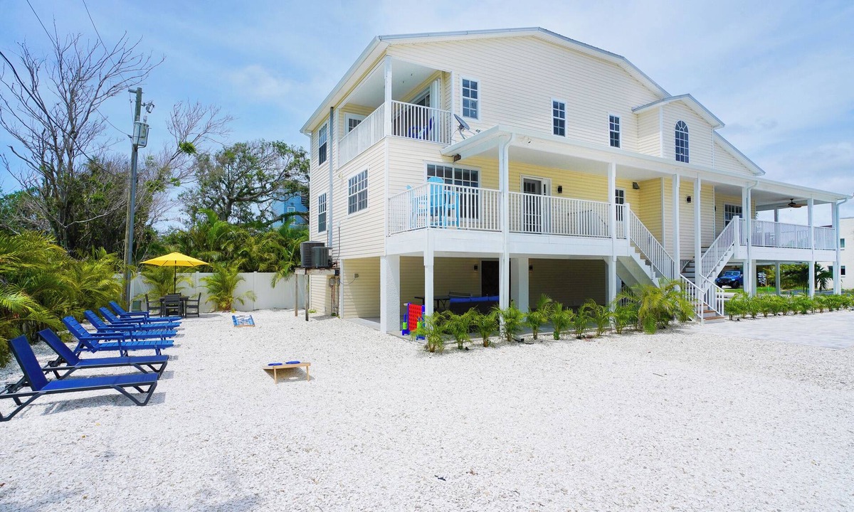 Indian Rocks Beach House | Steps From Beach With 2 Golf Carts Sleeps 16!