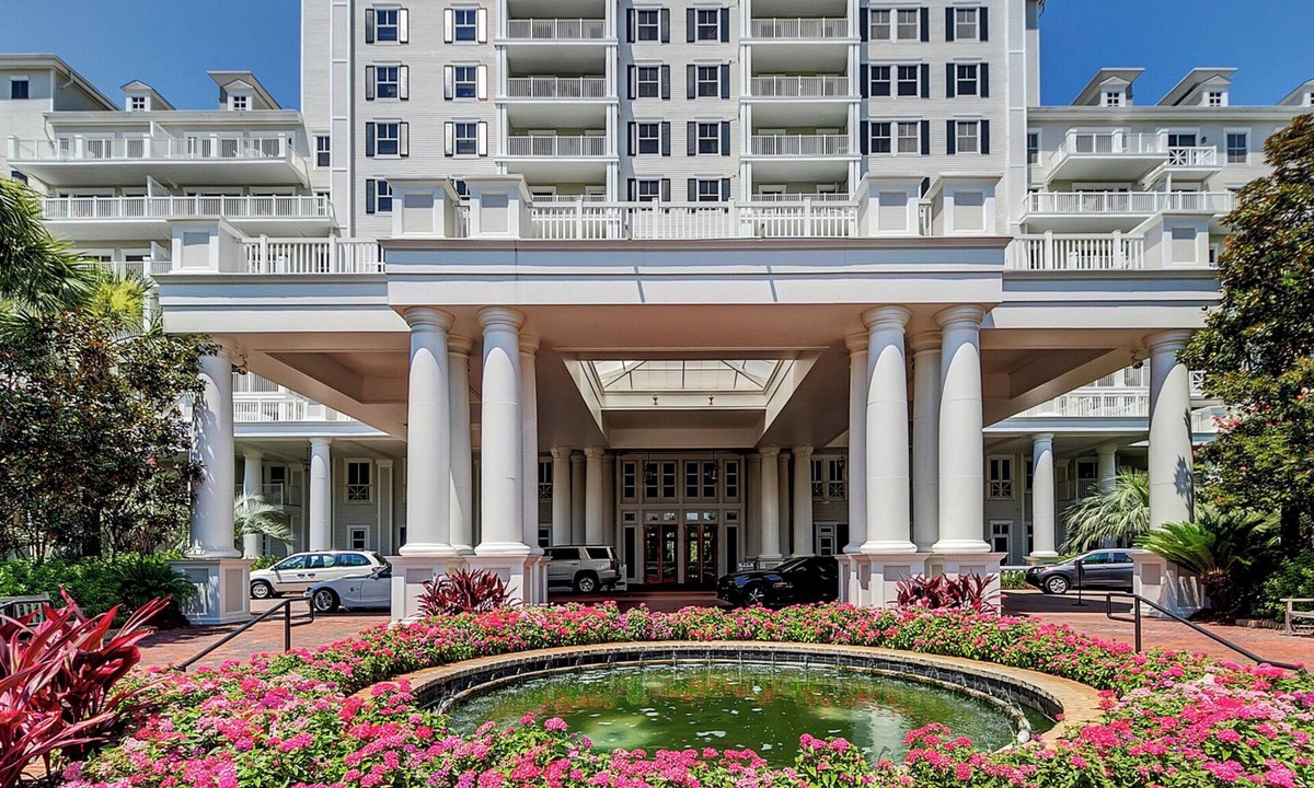 Baytowne Wharf Condo | Steps From Baytowne Wharf With Pool & Private Beach Access