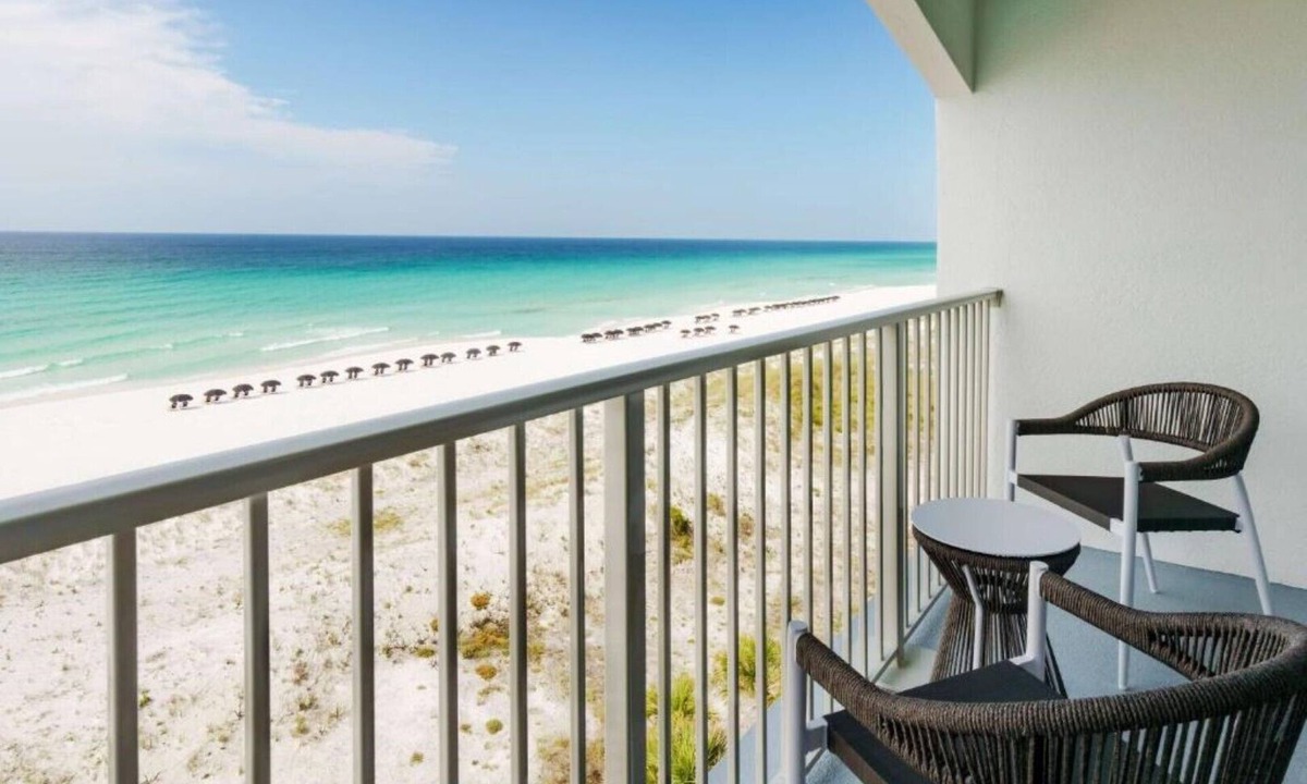 Harold House | Steps from beach and restaurants