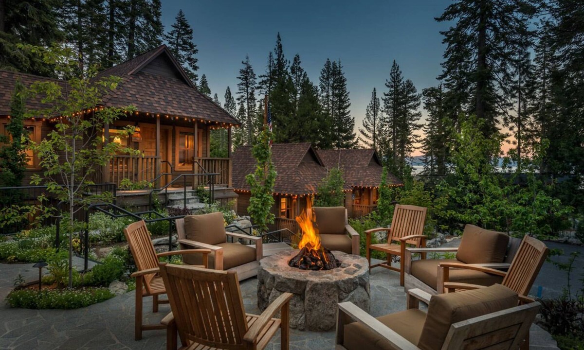 Homewood House | Steps from Beach! Lake Tahoe Cottage for Couples Getaway