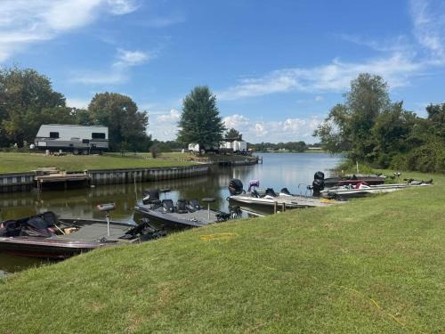 Emory House | Steps from Lake Fork with private boat ramp access