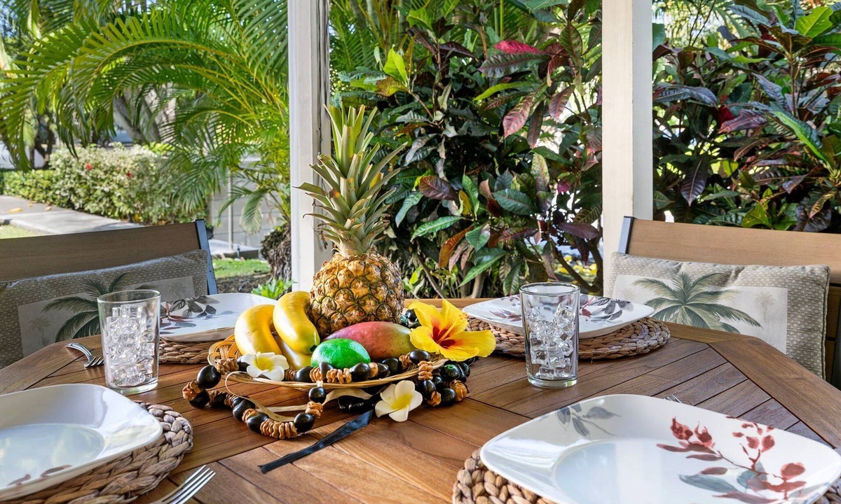 Kahaluu-Keauhou House | 🏖️Steps From Lanai -> Beach | AC & WIFI | $ Affordable