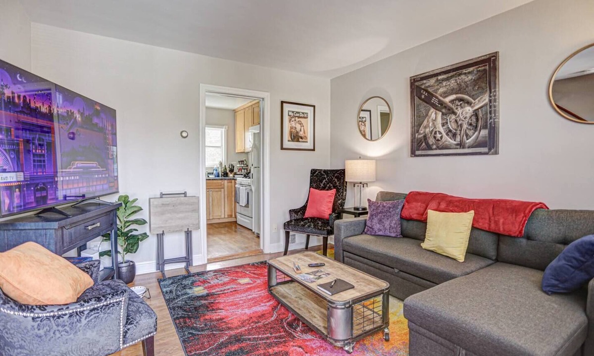 Old Town West House | Steps from Metro, Shops & Restaurants | Free parking | Smart Lock