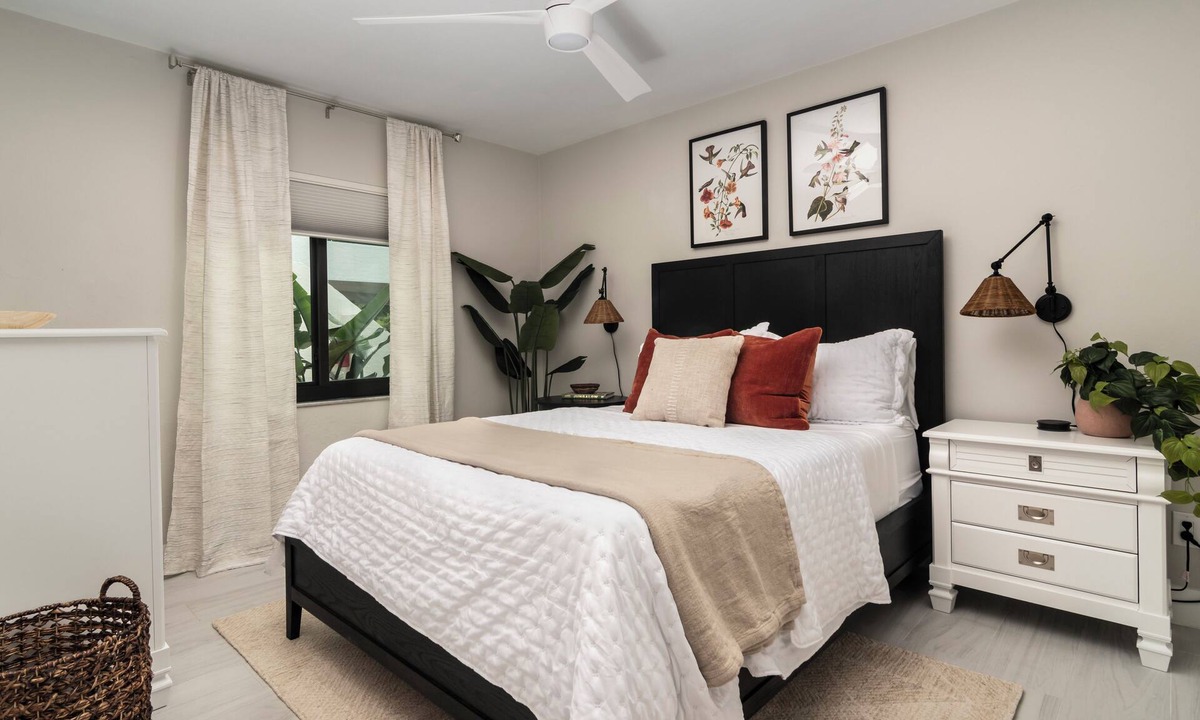 Pelican Bay Condo | Steps From the Beach! Luxury 2BR condo