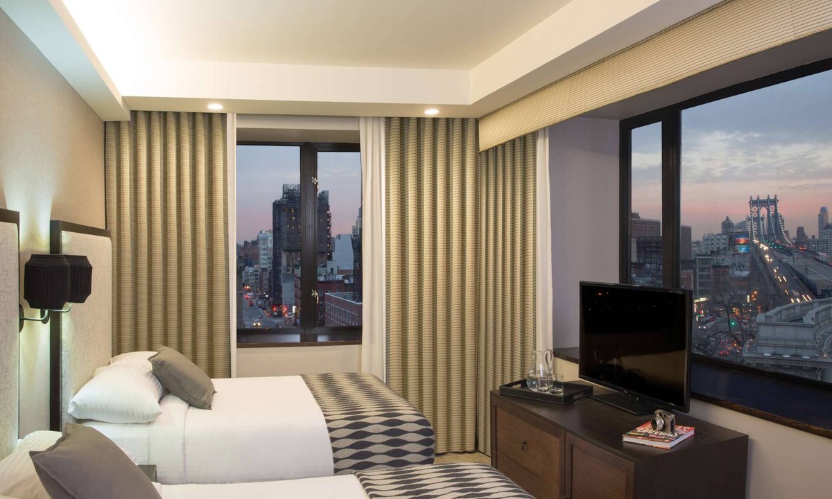 Chinatown Hotel | Steps From The Lower East Side | Sightseeing