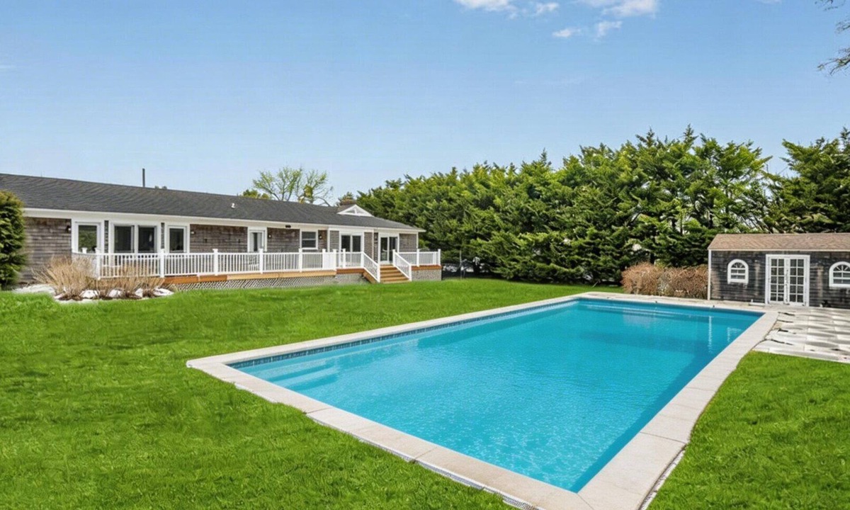Tuckahoe House | Steps from the US Open, Timeless Southampton Home, Private Heated Saltwater.