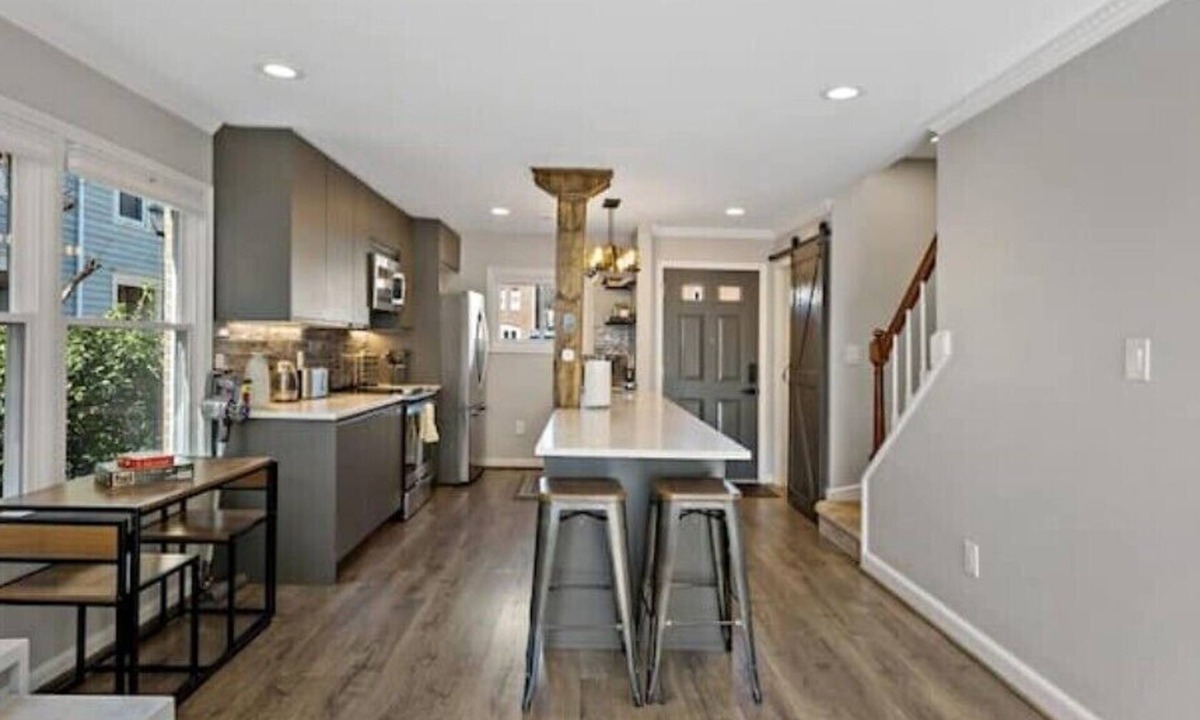 Virginia Square House | Steps to All Attractions