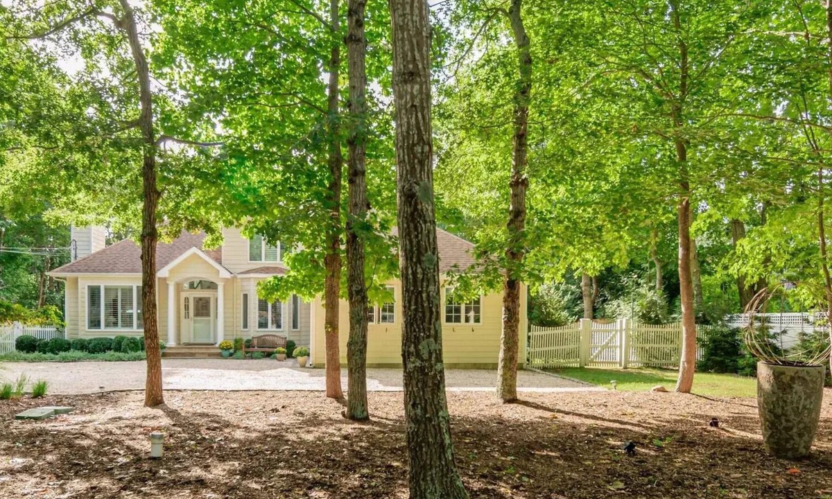 Lion Head Beach House | Steps to Bay Beach...Impeccable & Private Oasis Getaway. Newly available.