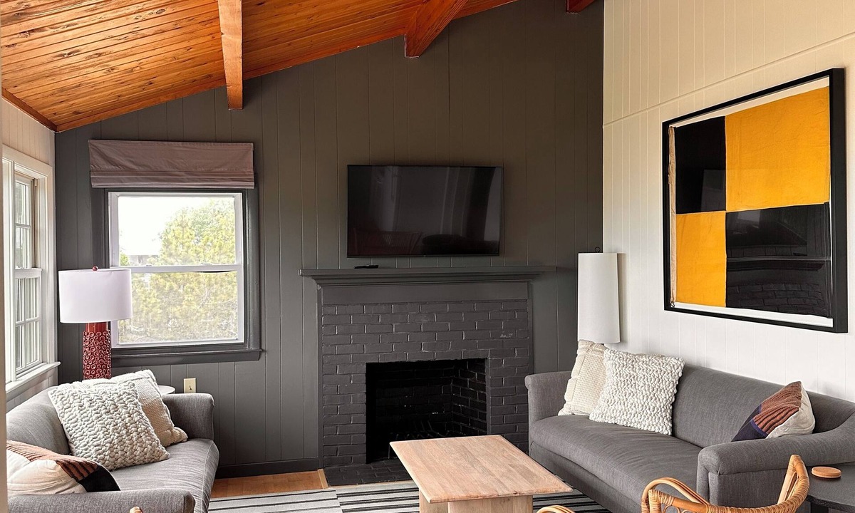 Indian Neck Heights Cottage | Steps to bayside beach