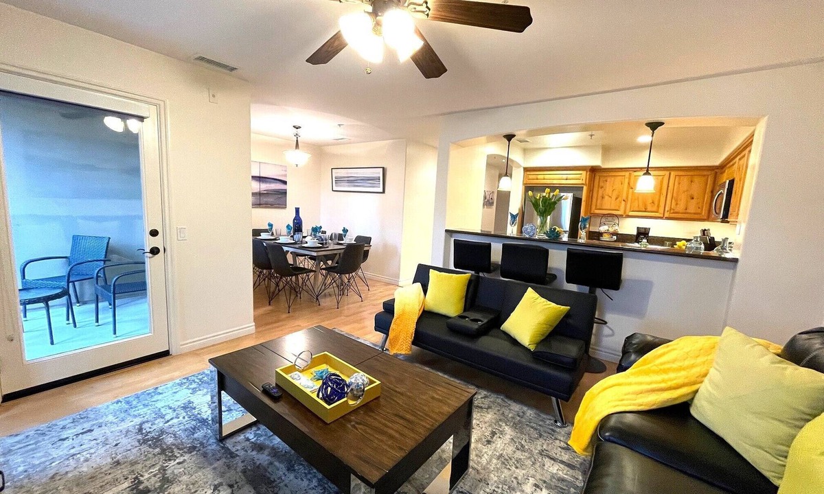 Crown Point Condo | Steps to Beach & Bay, Surfing & Kayaking, Walk to Crystal Pier, Brilliant Sunset