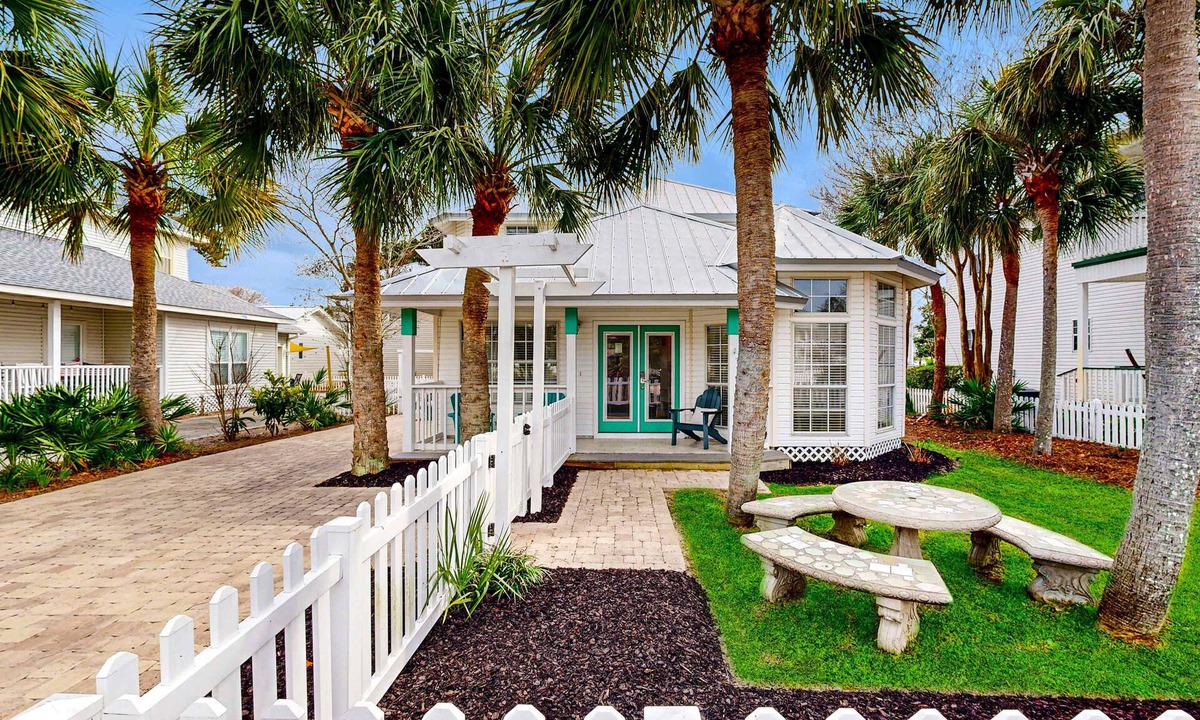 Clipper Cove House | Steps to beach & community pool, dog-friendly, great location