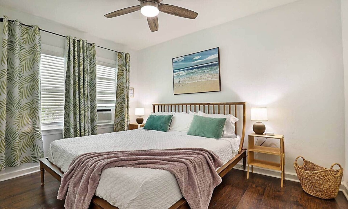Lake Worth House | Steps to Beach & Downtown! Private Patio & Parking