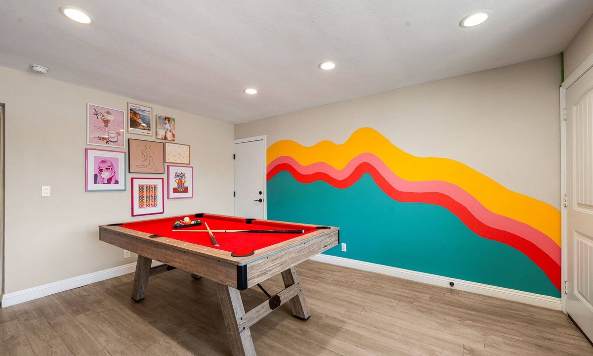 Midway City House | Steps to Beach - Hoops, Pool Table & Fun Game Room