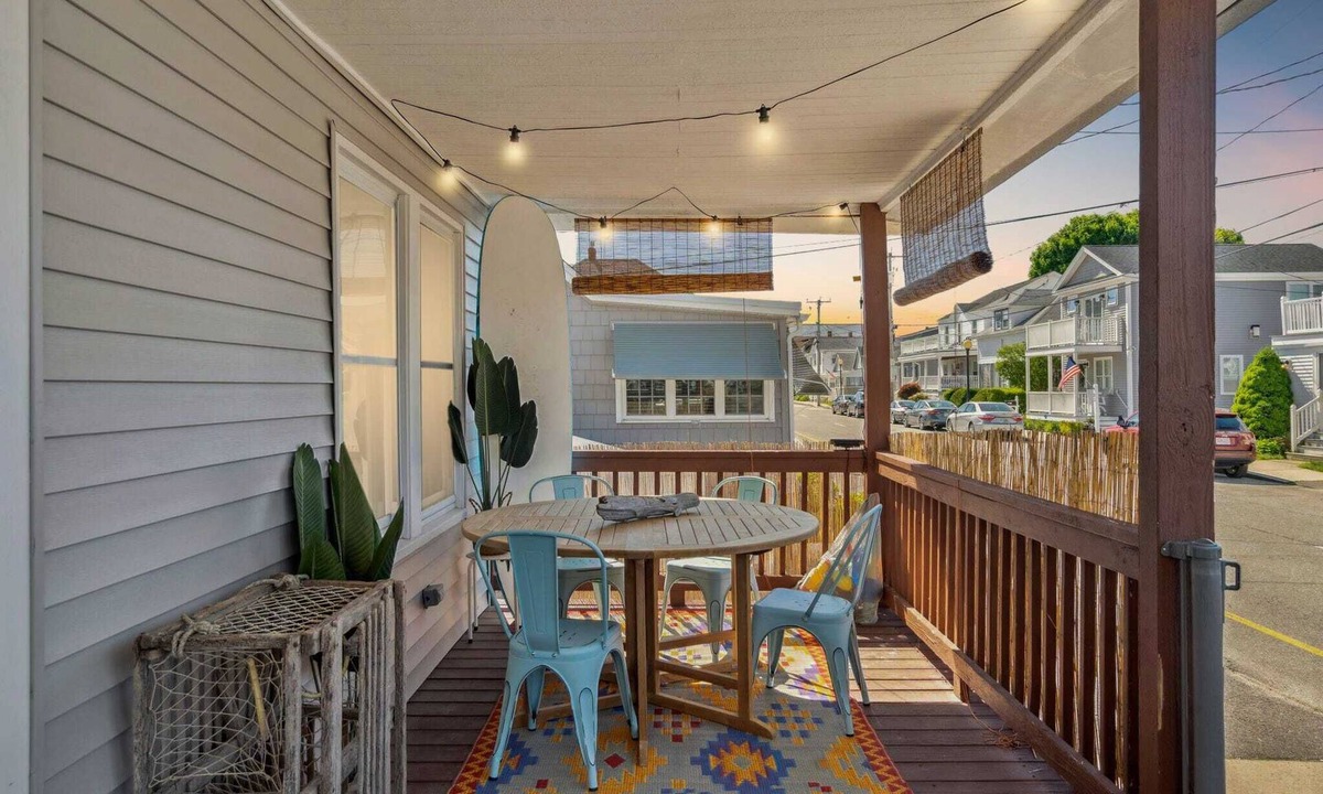 Hampton House | Steps to Beach | Porch | The Sister Cottages