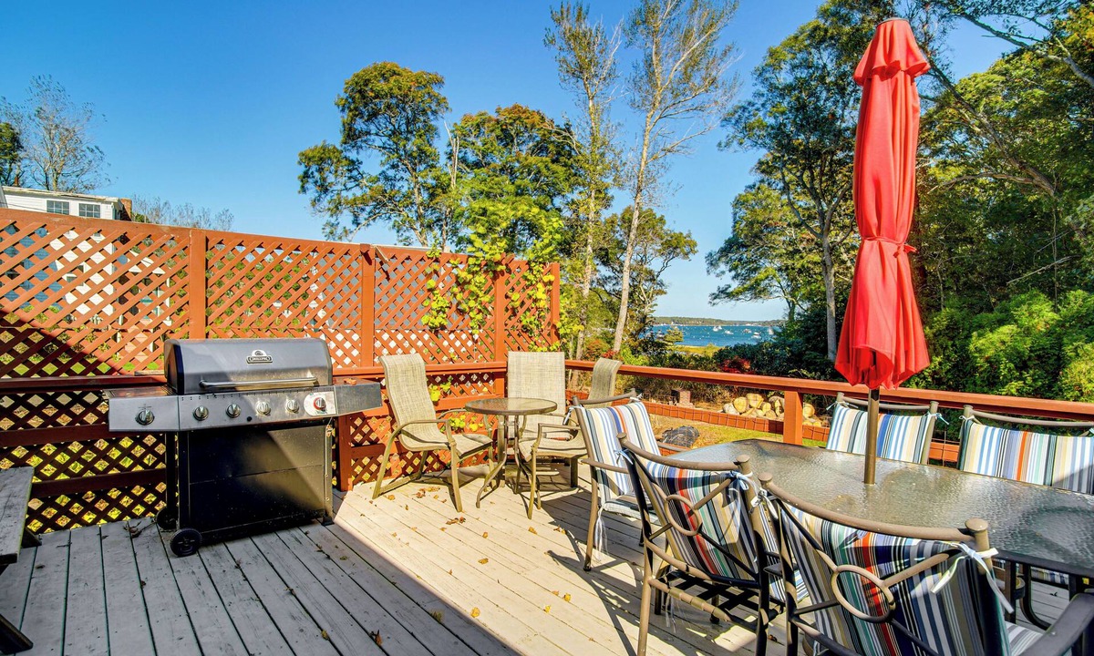 Cotuit House | Steps to Beach: Timeless Home w/Cotuit Bay View!