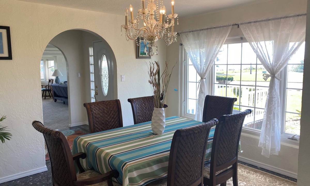 Crescent City House | Steps to beach!