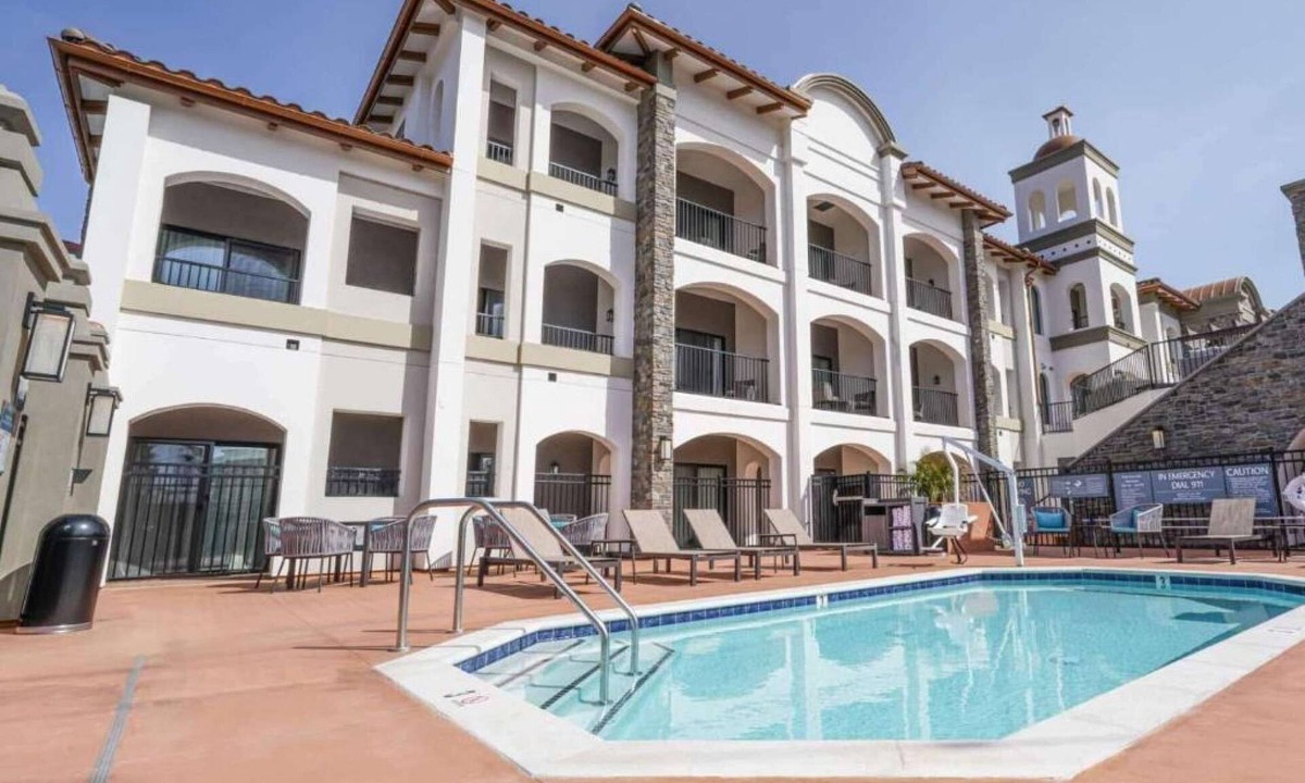 Beach Hill - Beach Flats Hotel | Steps to Boardwalk | Ocean View + Free Breakfast