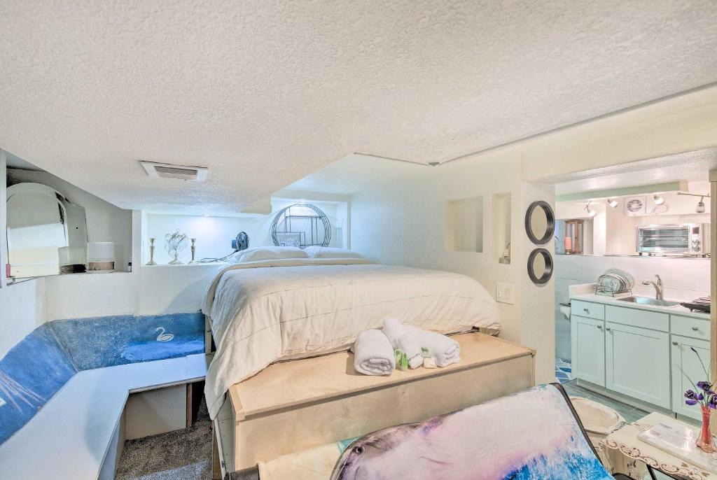 Whittier Apartment | Steps to City Park + Restaurants: Denver Studio