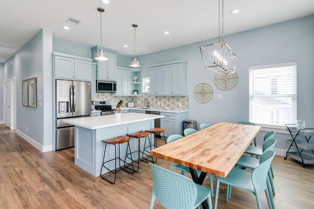 Acapulco Village House | Steps to Coast! Beach Home w/2 Decks in Galveston