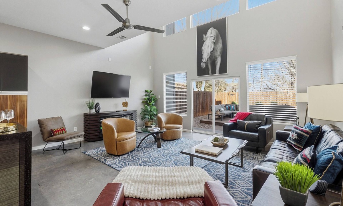 Fort Worth Cultural District House | Steps to Dickies Arena | Lux Home | Garage Parking