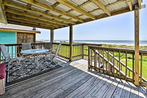 Gulf Palms House | Steps to Gulf! Pet-Friendly Galveston Getaway