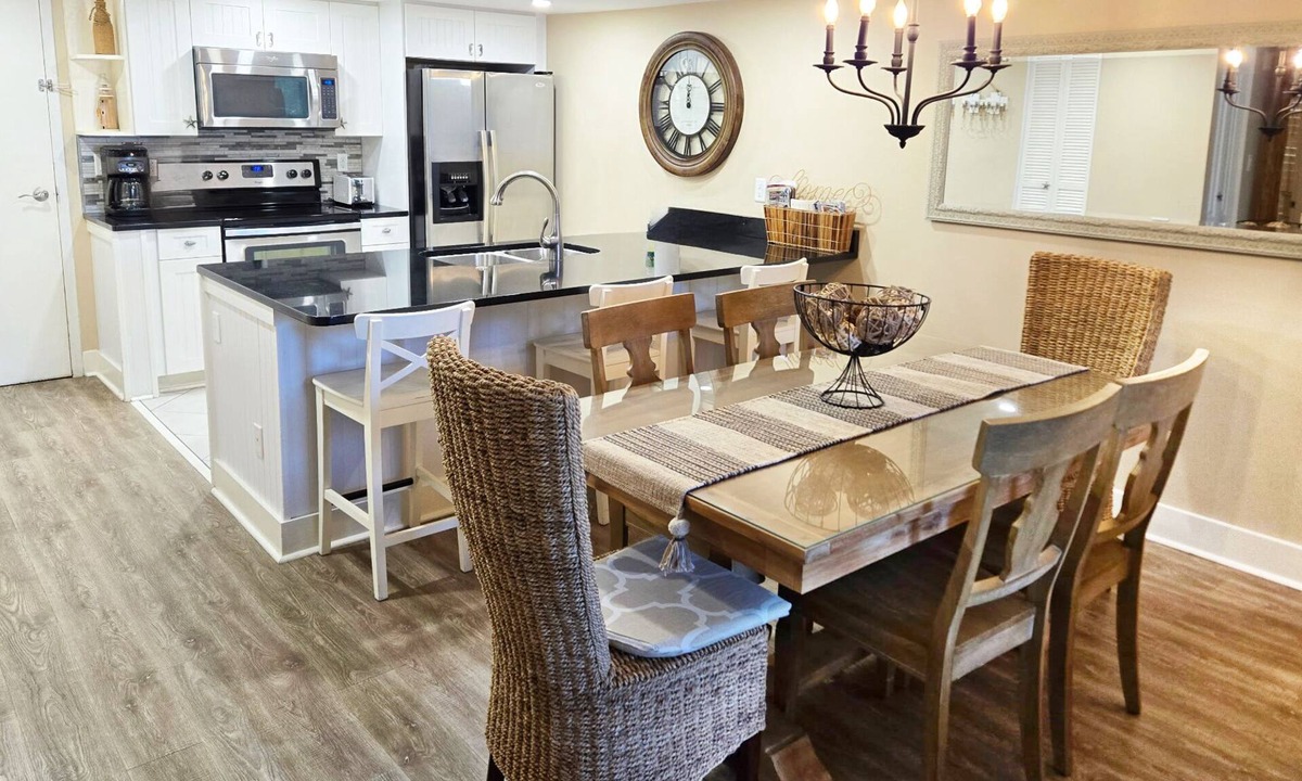 Harbour Town Condo | Steps to Harbour Town Lighthouse & Marina + 2BR + Pool Access