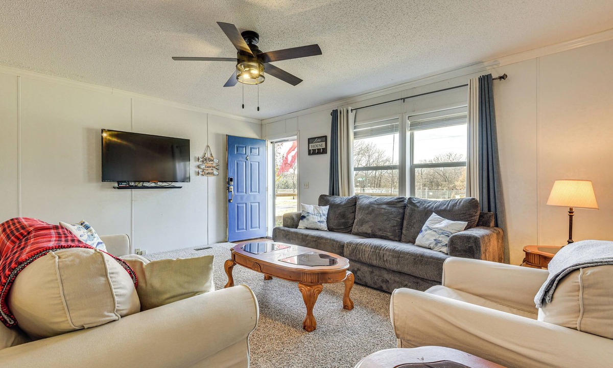 Longtown House | Steps to Lake Eufaula: Family Home w/Deck & Yard