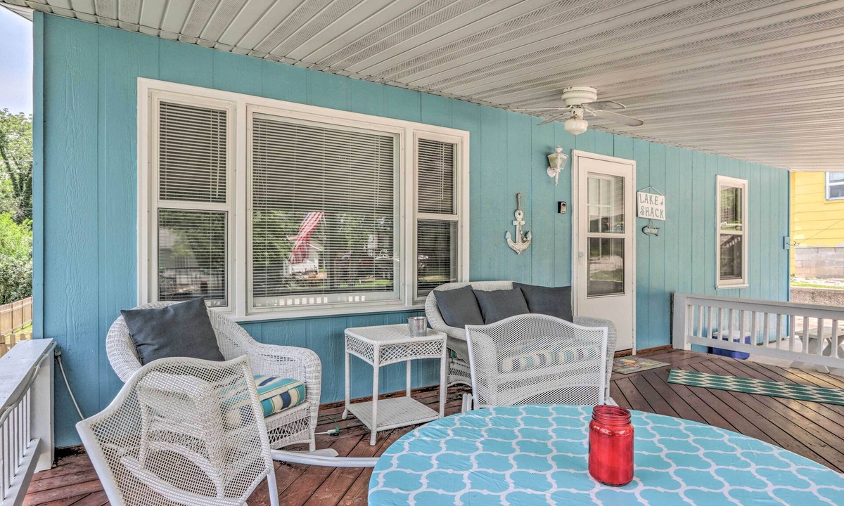 Camdenton Cottage | Steps to Lake of the Ozarks: Family Home w/Views!