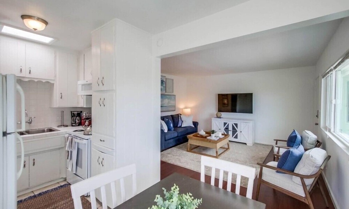 South Mission Beach Condo | Steps to Ocean + Bright Top Level Unit + Sun Deck