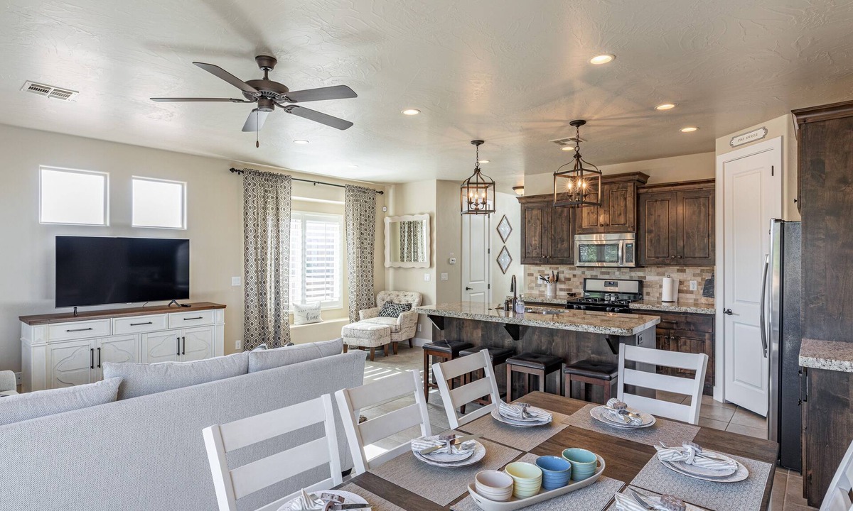 St. George Villa | Steps to Pool - 3BR Sleeps 10 on 18th w/Fire Pit