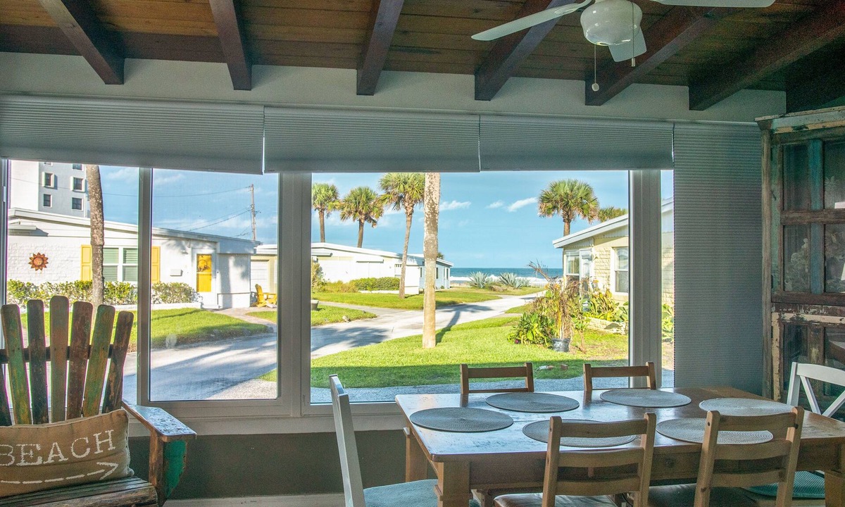 O'byrne House | Steps to Private Beach Access Pet-Friendly Fire Pit + Fenced Yard