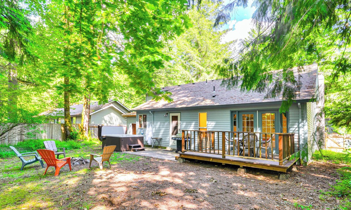 Mount Hood Village House | Steps to River! Rhododendron Family Retreat