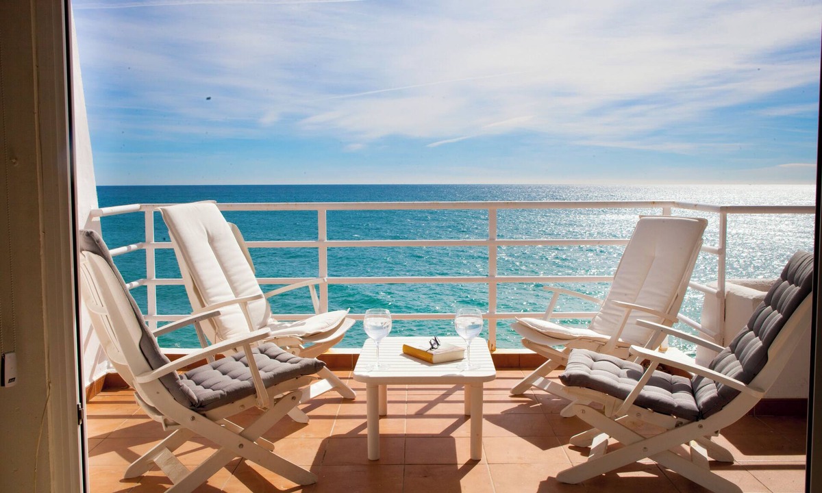 Sant Pol De Mar Apartment | Steps To Sand Pad N Barcelona 3 Room 2 Bath Pkng