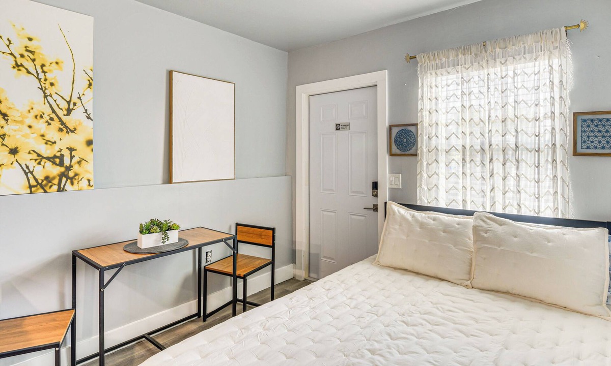 Rogers Seabreeze Apartment | Steps to Sand: Studio Stay in Daytona Beach!