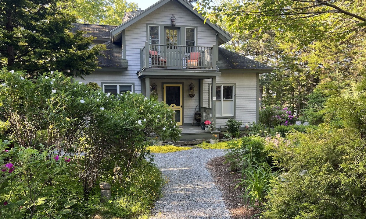 Port Clyde Cottage | Steps to Sandy Beach and Open Ocean Views