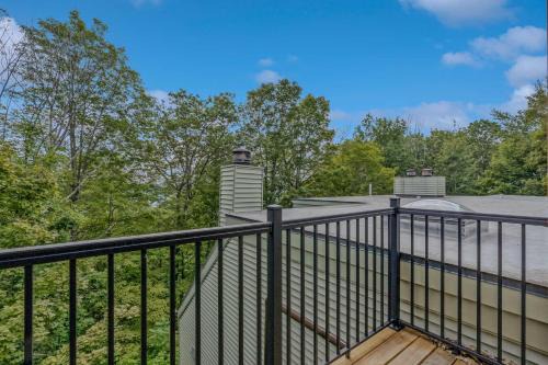 West Hartford House | Steps to Ski Trail Fireplace - Kingswood 1B