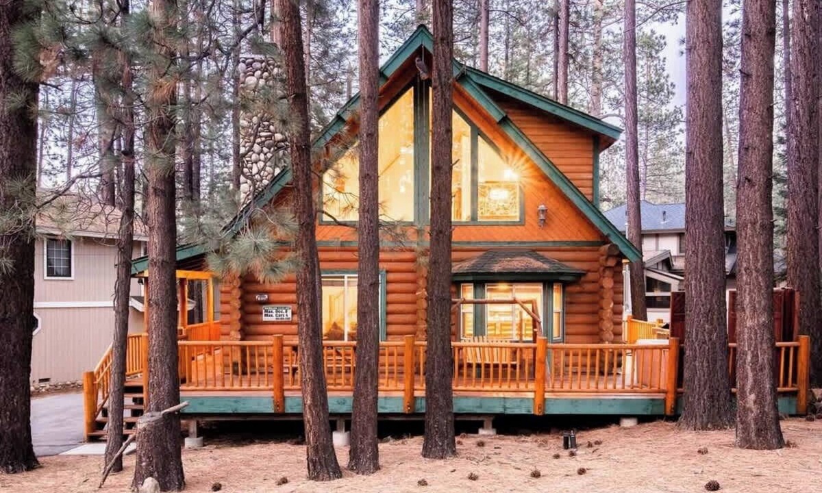 Summit Estates House | Steps to Snow Summit. Relaxing Spa, Pool Table.