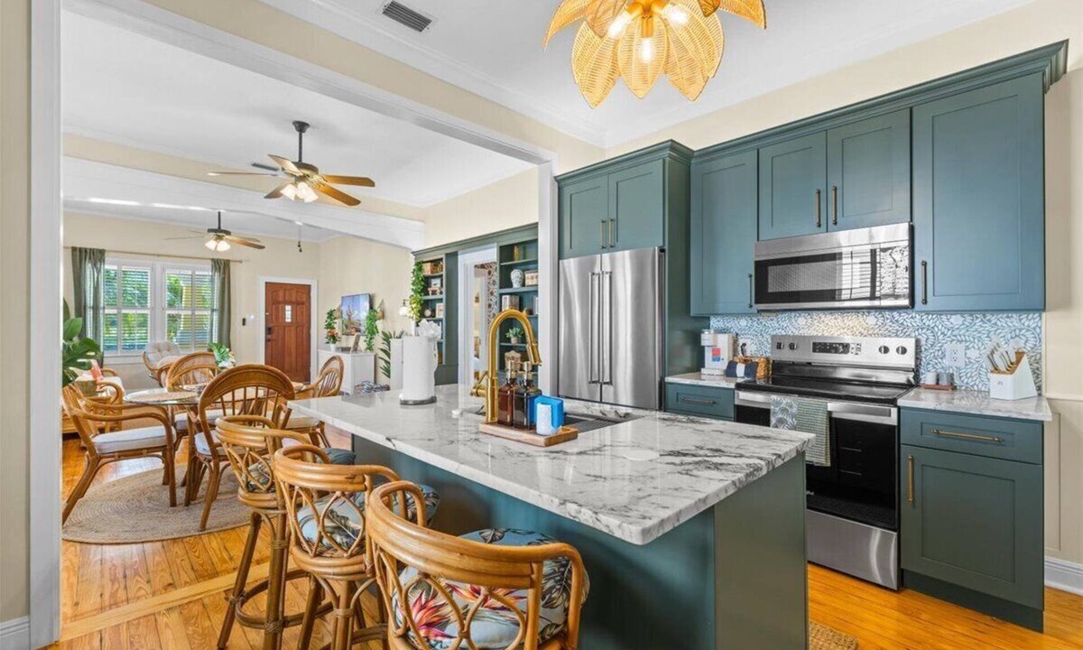 Tarpon Springs House | Steps to Sponge Docks - Compound + Guest House