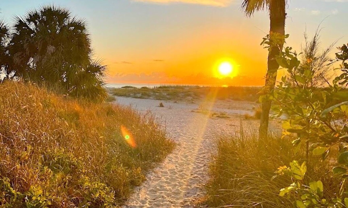 Capri Isle Apartment | steps to sunset+Paradise!