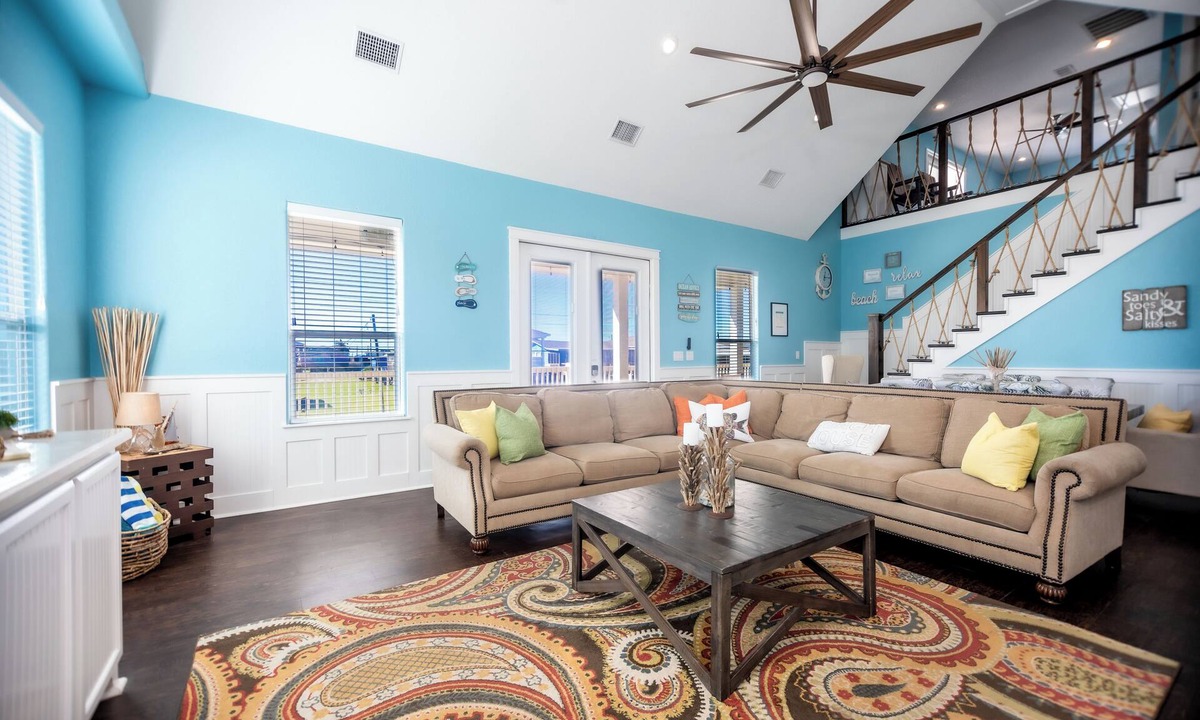 Surfside Beach House | Steps to the Beach+Pool Table+2 King Beds+Sleeps 12+ Backyard